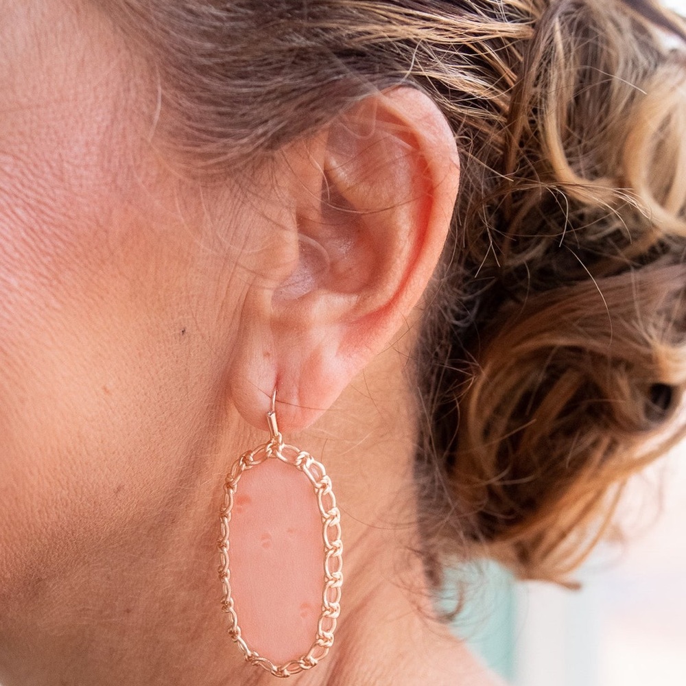 NWT Kendra Scott Macrame Gold Elle Drop Earrings in Pink Mother of Pearl - Picture 2 of 8